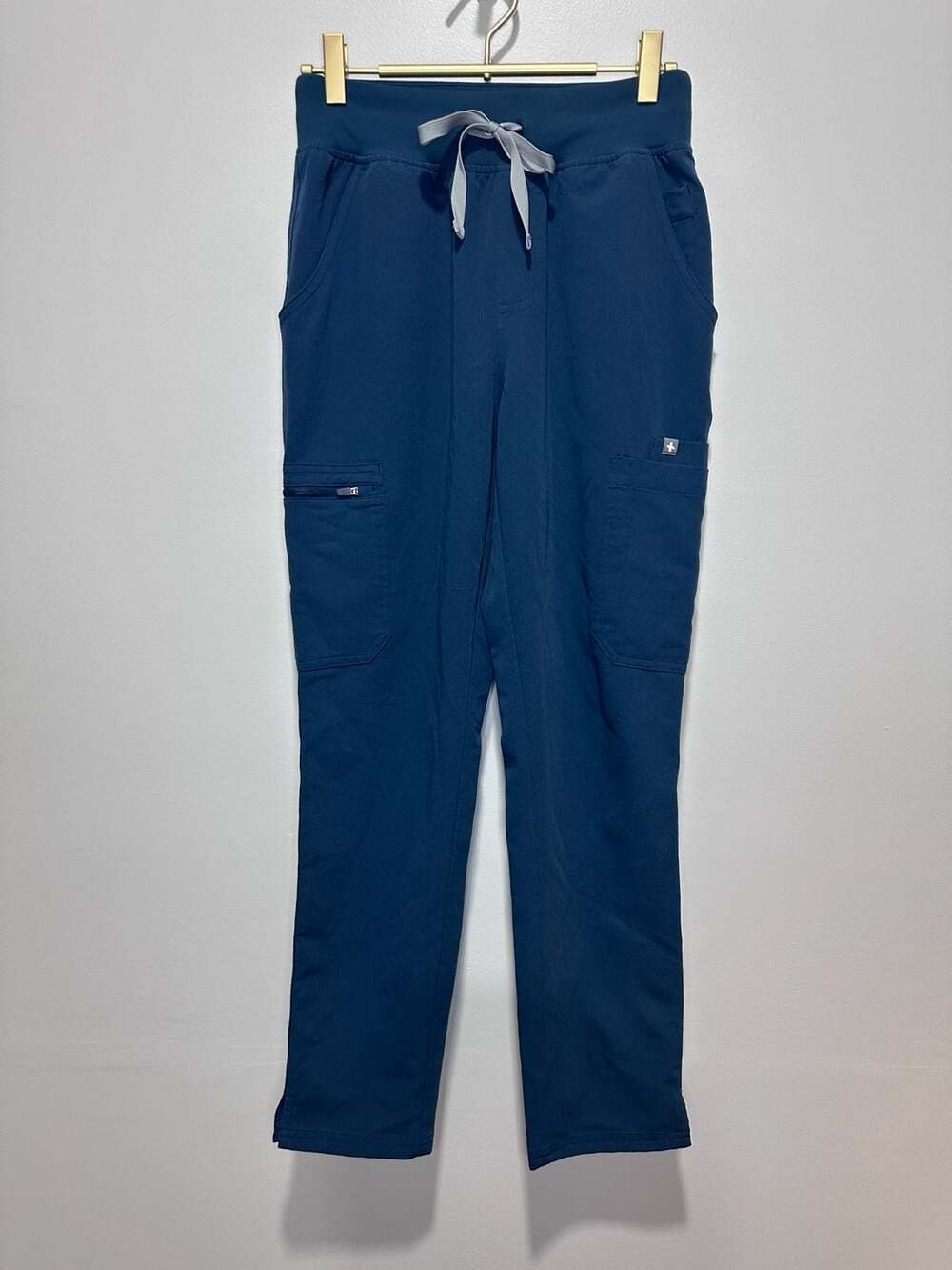 FIGS Technical Collection Yola Skinny Cargo Scrub Pants in Deep Blue color, Sz X